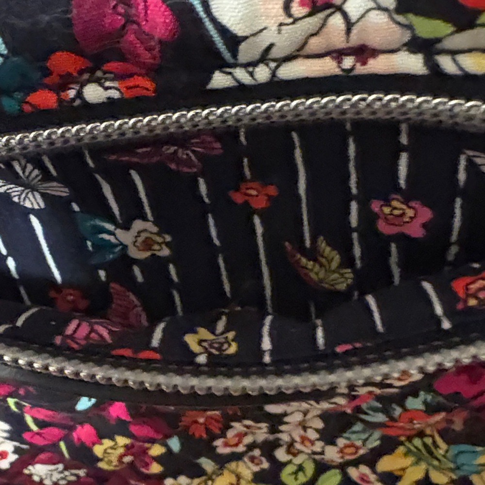 Vera Bradley cotton floral Tote in Itsy Ditsy floral pattern. - Picture 3 of 9